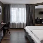 Mitte 4*