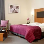 Mitte 4*